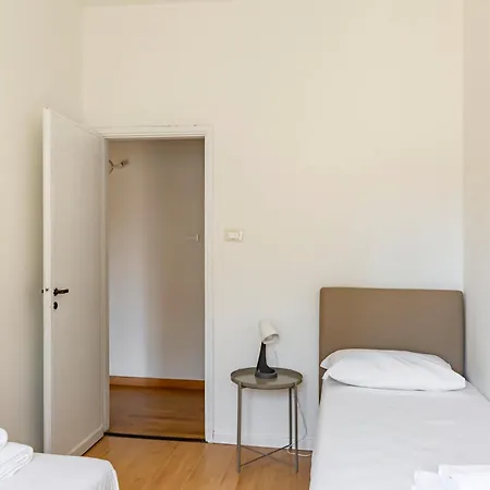 Guesthost - Ponte Vecchio Roomy Apartment *