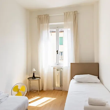 Guesthost - Ponte Vecchio Roomy Apartment *