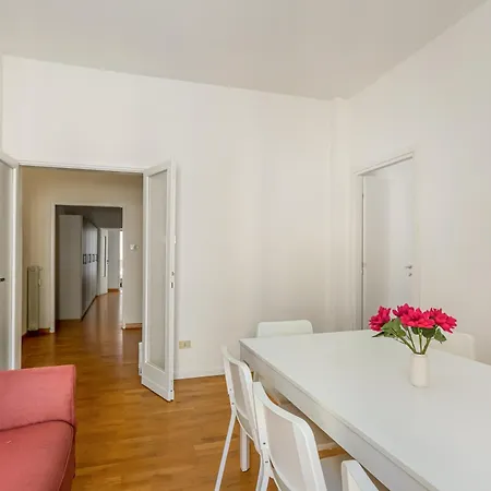 Guesthost - Ponte Vecchio Roomy Apartment