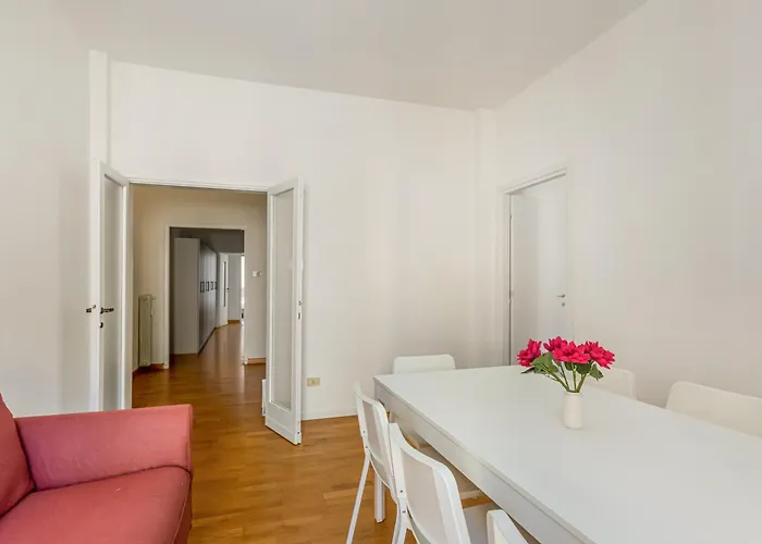Guesthost - Ponte Vecchio Roomy Apartment