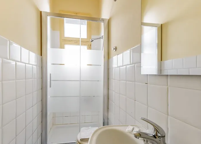 Guesthost - Ponte Vecchio Roomy Apartment *