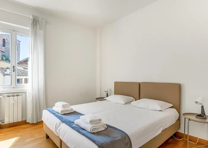 Apartment Guesthost - Ponte Vecchio Roomy Florence